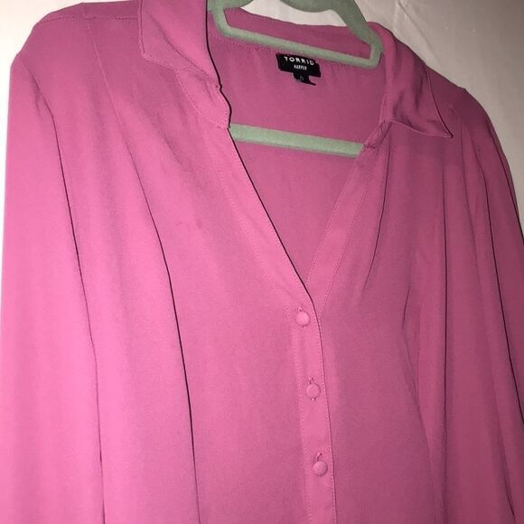 Torrid Women's Button-Down Long Sleeve Collared Asymmetric Hem Pink Top Size 0 - Picture 5 of 9